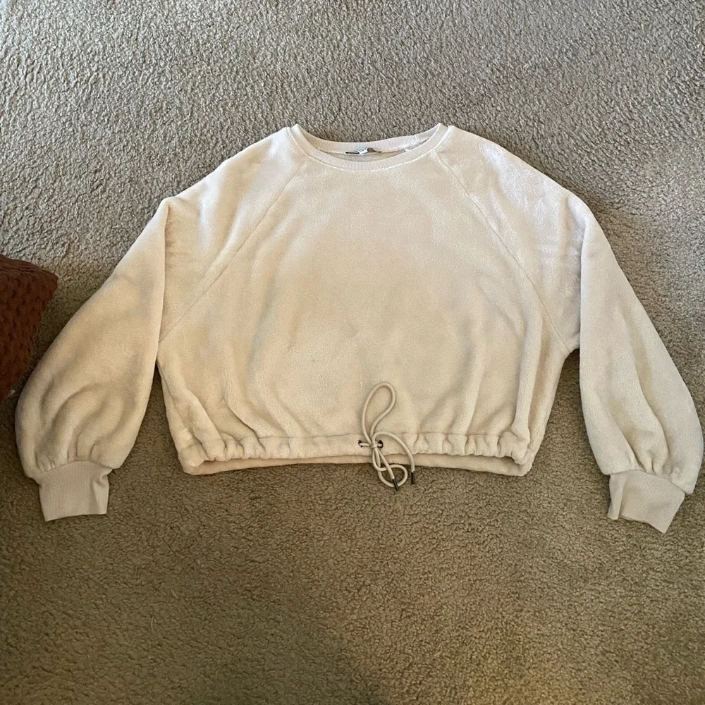 Express Cozy Cropped‎ Long Sleeved Crew Neck Sweater